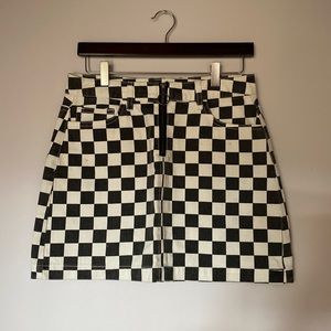 Size medium, like new, BDG brand checkered miniskirt